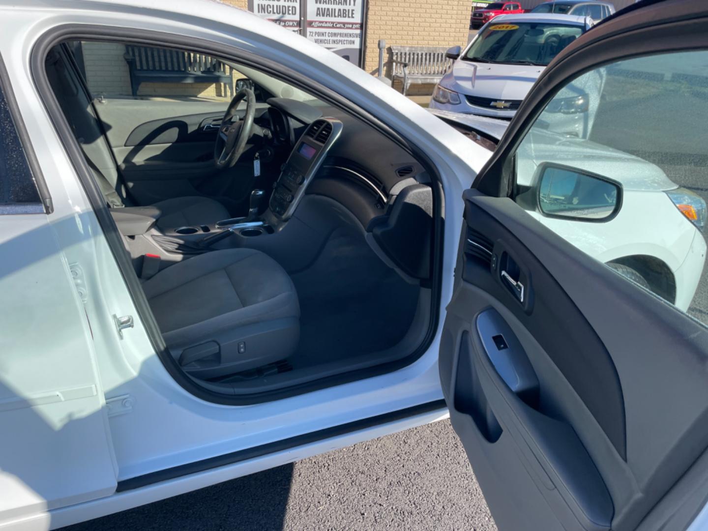 2016 White Chevrolet Malibu Limited (1G11B5SA1GF) with an 4-Cyl, 2.5 Liter engine, Auto, 6-Spd w/OD and Man Md transmission, located at 8008 Warden Rd, Sherwood, AR, 72120, (501) 801-6100, 34.830078, -92.186684 - Photo#8